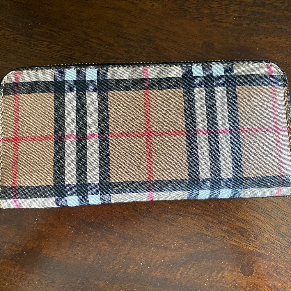 Burberry Vintage Check E-Canvas Zip around Wallet